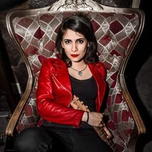 Meet your Posher, Beatriz